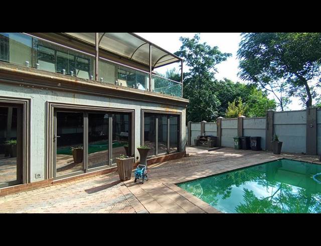 7 BEDROOM HOUSE FOR SALE IN RASLOUW